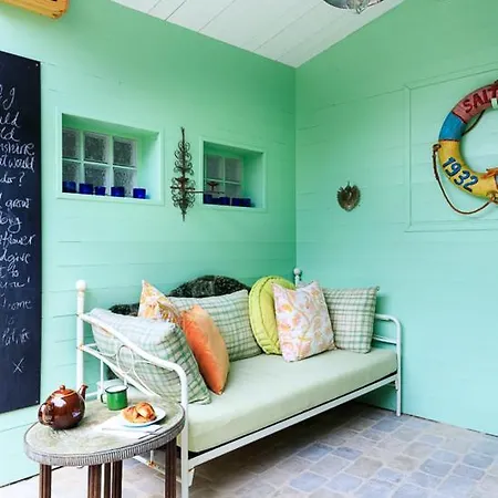 Villa Saint-martin-de-re Sleeps 4 Saint-Martin-de-Ré
