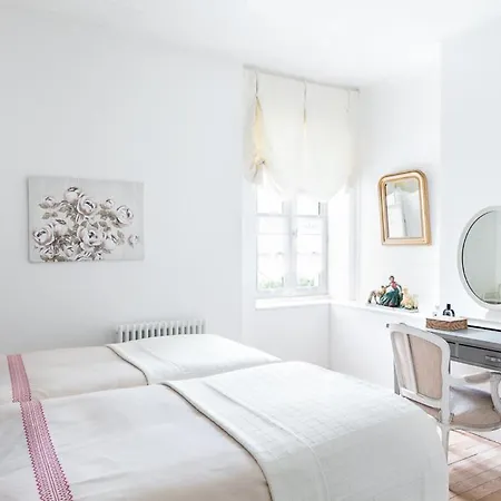 Saint-martin-de-re Sleeps 4 Villa Saint-Martin-de-Ré