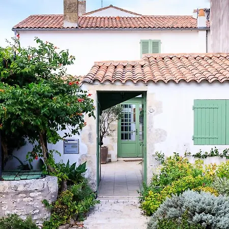 Saint-martin-de-re Sleeps 4 *
